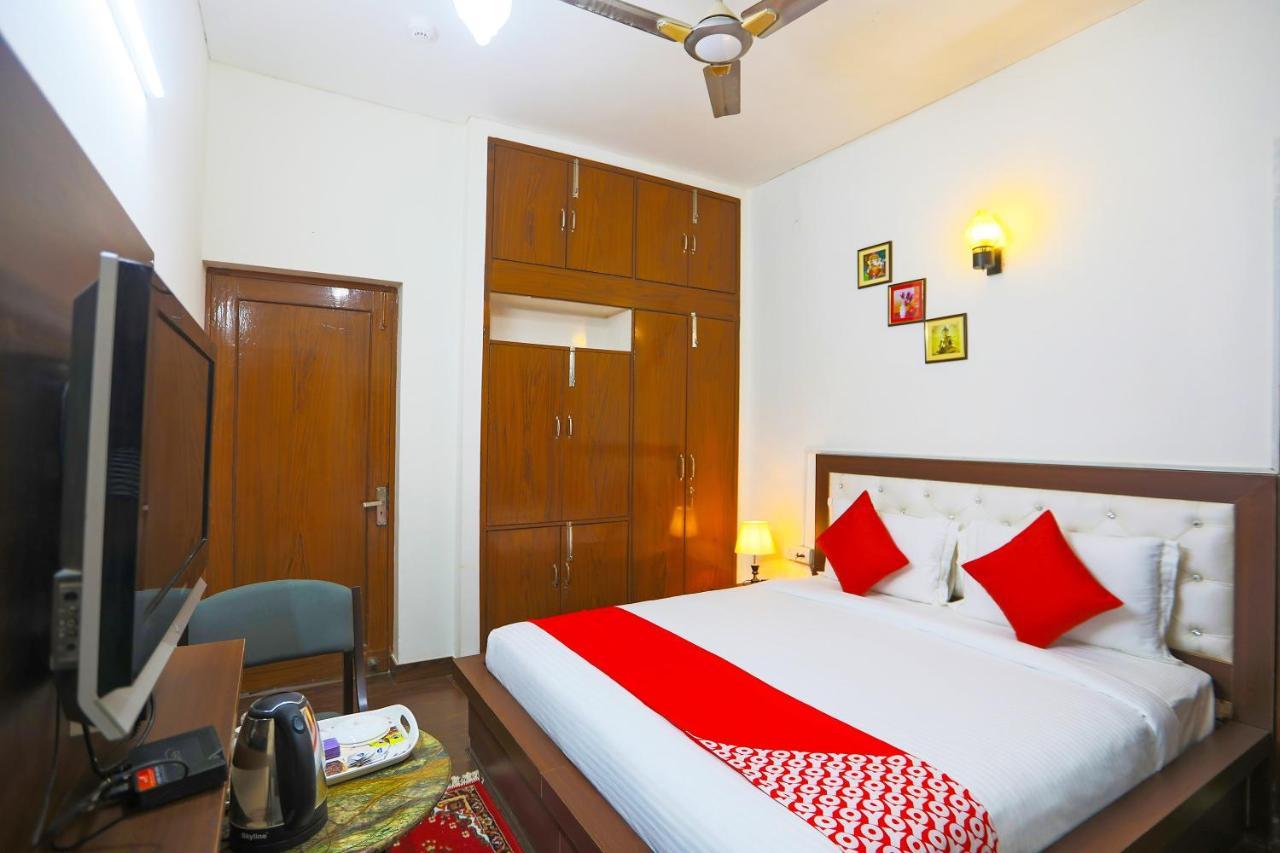 Oyo 62702 Golden Home Stay Нью-Дели Экстерьер фото