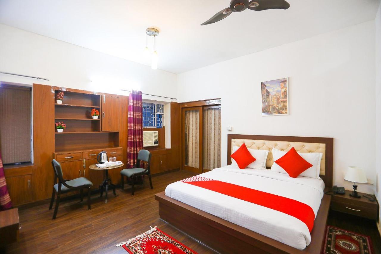 Oyo 62702 Golden Home Stay Нью-Дели Экстерьер фото
