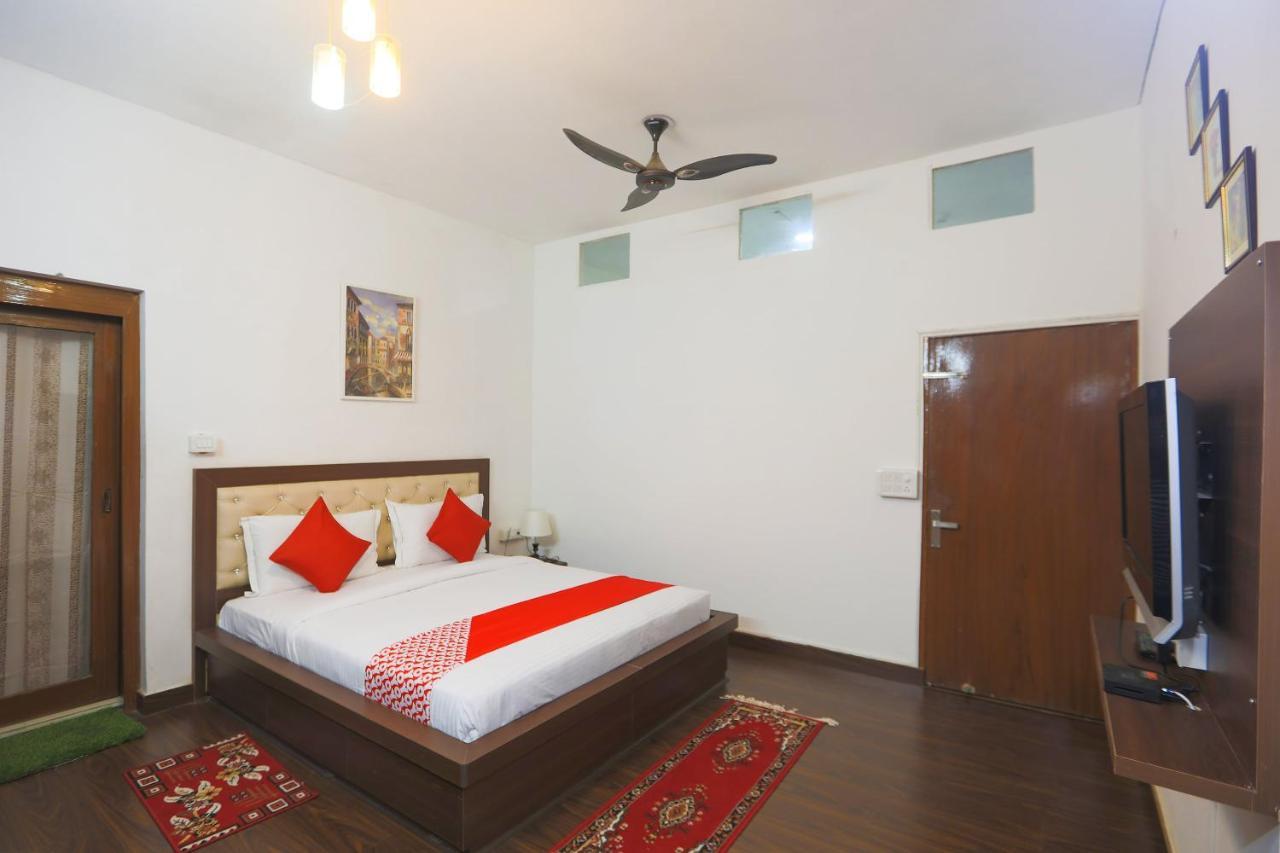 Oyo 62702 Golden Home Stay Нью-Дели Экстерьер фото